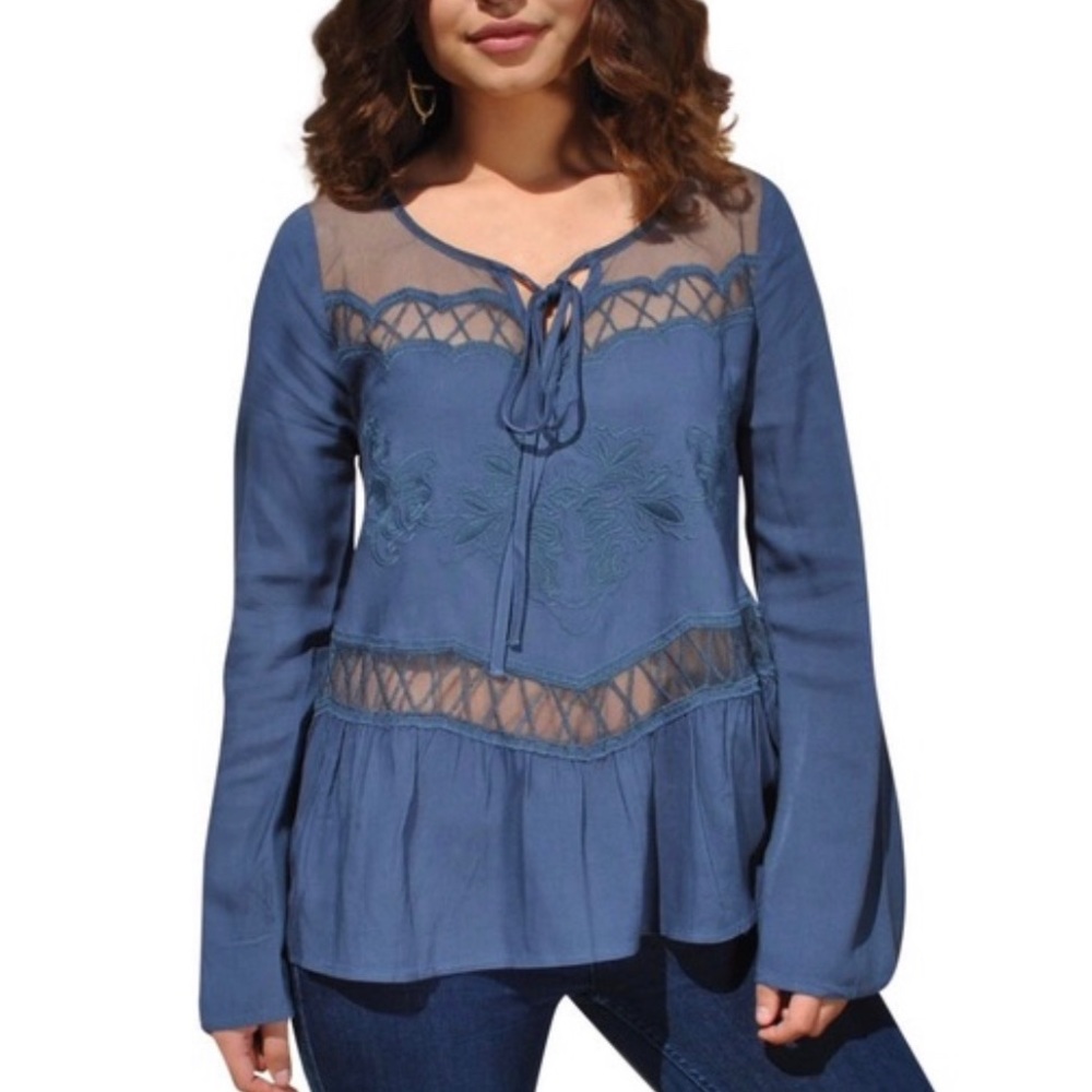 🔴 blue blouse